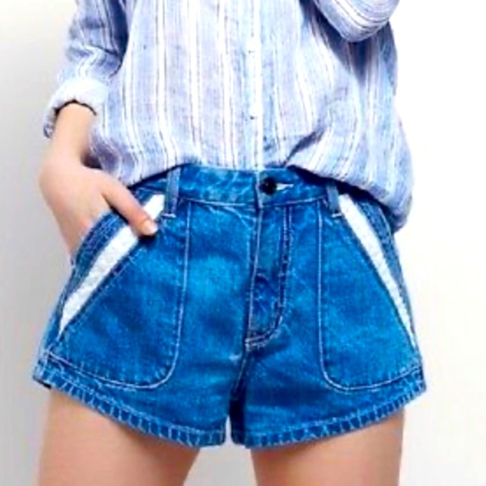 ⭐️Free People Sweet Surrender Denim shorts size 26
